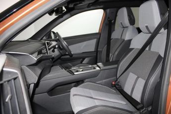 Vauxhall Grandland Electric 73kWh Ultimate SUV 5dr Electric Auto (213 ps)