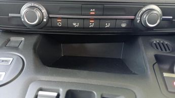 Vauxhall Combo Life Electric 52kWh Design XL MPV 5dr Electric Auto (11kW Charger) (136 ps)