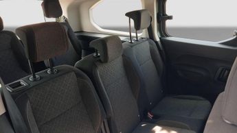 Vauxhall Combo Life Electric 52kWh Design XL MPV 5dr Electric Auto (11kW Charger) (136 ps)