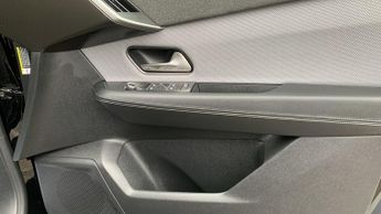 Vauxhall Grandland Electric 73kWh GS SUV 5dr Electric Auto (213 ps)