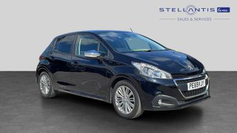 Peugeot 208 1.2 PureTech Signature Hatchback 5dr Petrol Manual Euro 6 (s/s) 
