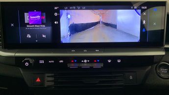 Vauxhall Grandland Electric 73kWh GS SUV 5dr Electric Auto (213 ps)