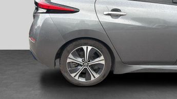 Nissan Leaf 40kWh Tekna Hatchback 5dr Electric Auto (150 ps)