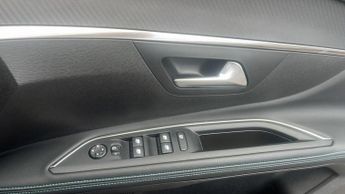 Peugeot 5008 1.2 Allure SUV 5dr Petrol Hybrid e-DSC6 Euro 6 (s/s) (136 ps)