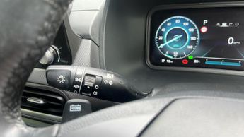 Hyundai Kona 64kWh Premium SUV 5dr Electric Auto (10.5kW Charger) (204 ps)