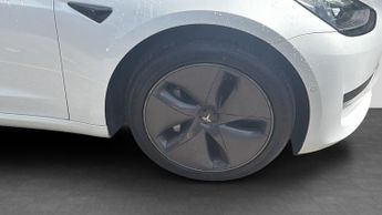 Tesla Model 3 Standard Range Plus Saloon 4dr Electric Auto RWD (241 bhp)