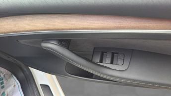 Tesla Model 3 Standard Range Plus Saloon 4dr Electric Auto RWD (241 bhp)