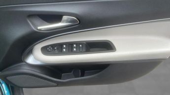 Fiat 600 1.2 MHEV La Prima SUV 5dr Petrol Hybrid e-DCT Euro 6 (s/s) (136 