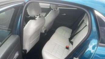 Fiat 600 1.2 MHEV La Prima SUV 5dr Petrol Hybrid e-DCT Euro 6 (s/s) (136 