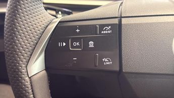 Vauxhall Grandland 1.2 Ultimate SUV 5dr Petrol Hybrid e-DCT Euro 6 (s/s) (145 ps)