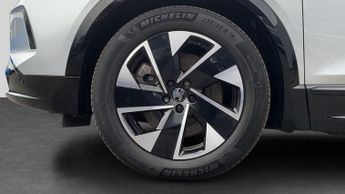 Vauxhall Grandland Electric 73kWh GS SUV 5dr Electric Auto (213 ps)