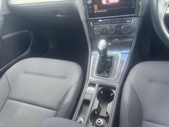 Volkswagen Golf 35.8kWh e-Golf Hatchback 5dr Electric Auto (136 ps)