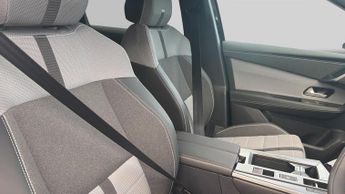 Vauxhall Grandland 1.2 Ultimate SUV 5dr Petrol Hybrid e-DCT Euro 6 (s/s) (136 ps)