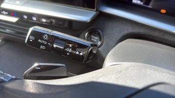 Vauxhall Grandland 1.2 Ultimate SUV 5dr Petrol Hybrid e-DCT Euro 6 (s/s) (145 ps)