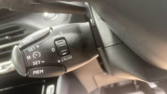 Peugeot 2008 1.2 Allure SUV 5dr Petrol Hybrid e-DSC6 Euro 6 (s/s) (136 ps)