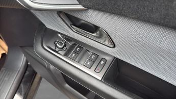 Vauxhall Grandland Electric 73kWh GS SUV 5dr Electric Auto (213 ps)