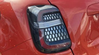 Fiat 600 1.2 MHEV La Prima SUV 5dr Petrol Hybrid e-DCT Euro 6 (s/s) (136 