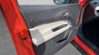 Fiat 600 1.2 MHEV La Prima SUV 5dr Petrol Hybrid e-DCT Euro 6 (s/s) (136 