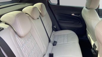 Fiat 600 1.2 MHEV La Prima SUV 5dr Petrol Hybrid e-DCT Euro 6 (s/s) (136 
