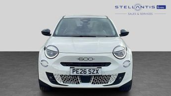 Fiat 600 1.2 MHEV Icon SUV 5dr Petrol Hybrid e-DCT Euro 6 (s/s) (136 ps)