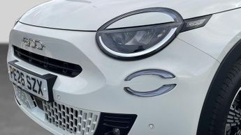 Fiat 600 1.2 MHEV Icon SUV 5dr Petrol Hybrid e-DCT Euro 6 (s/s) (136 ps)