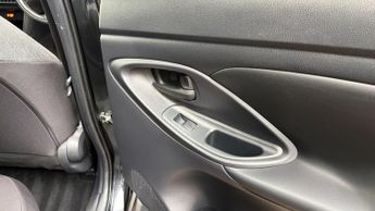Toyota Yaris Cross 1.5 VVT-h Design SUV 5dr Petrol Hybrid E-CVT Euro 6 (s/s) (116 p