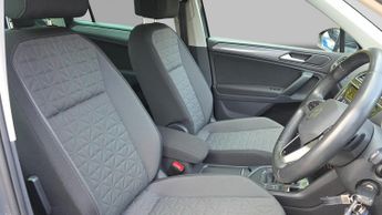 Volkswagen Tiguan 1.4 TSI 13kWh Life SUV 5dr Petrol Plug-in Hybrid DSG Euro 6 (s/s