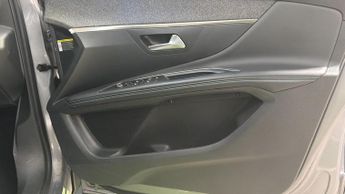 Peugeot 3008 SUV 1.6 13.2kWh Allure Premium + SUV 5dr Petrol Plug-in Hybrid e-EAT