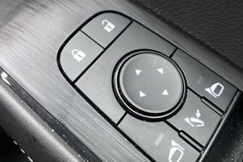 NISSAN QASHQAI  1.3 DiG-T MH 158 N-Connecta 5dr Xtronic Hatchback