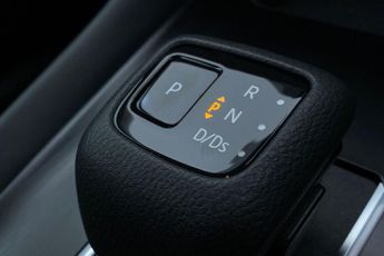 NISSAN QASHQAI  1.3 DiG-T MH 158 N-Connecta 5dr Xtronic Hatchback