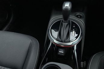 NISSAN JUKE  1.0 DiG-T Tekna 5dr DCT Hatchback