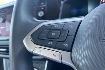 VOLKSWAGEN POLO  1.0 TSI Life 5dr Hatchback