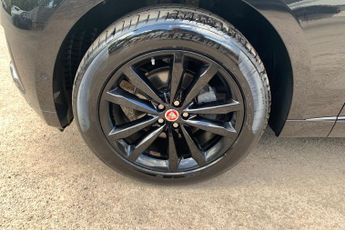 JAGUAR F-PACE  2.0d [180] Chequered Flag 5dr Auto AWD Estate