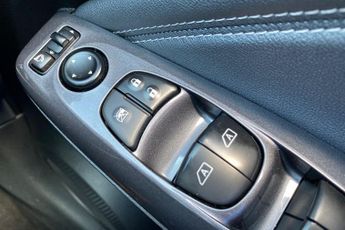 NISSAN JUKE  1.0 DiG-T N-Connecta 5dr DCT Hatchback