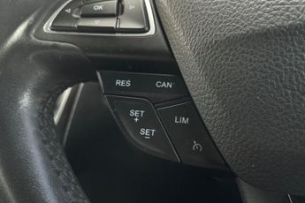 FORD FOCUS  1.5TDCi Titanium 5dr 6Spd 120PS