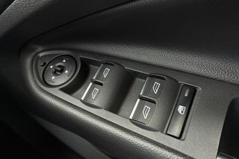FORD KUGA  1.5 L Ford EcoBoost Titanium Edition 5dr 6Spd Auto 176PS