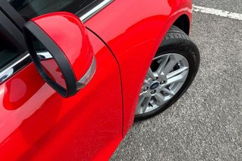 FORD FIESTA Focus 1.0 L EcoBoost Hybrid Titanium 5dr 6Spd 125PS