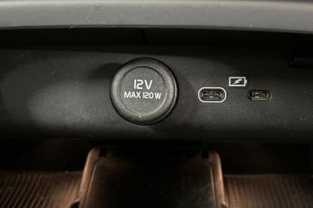 VOLVO XC40  2.0 B3P Plus Dark 5dr Auto Estate