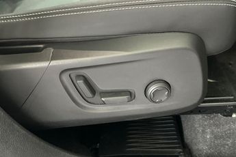 VOLVO XC40  2.0 B3P Plus Dark 5dr Auto Estate