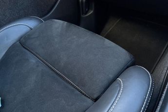 VOLVO XC40  2.0 B4P R DESIGN 5dr Auto Estate
