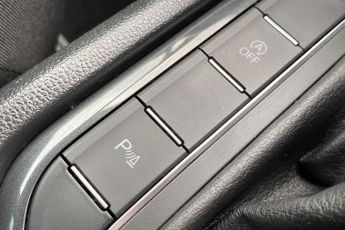 VOLKSWAGEN TIGUAN  2.0 TDi 150 SE Nav 5dr DSG Estate
