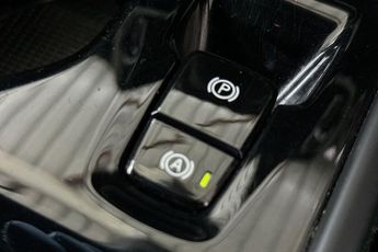 VOLVO XC40  1.5 T3 [163] R DESIGN 5dr Geartronic Estate