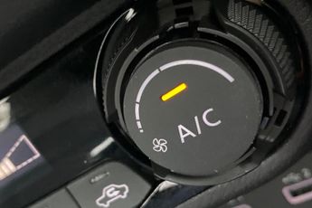 NISSAN JUKE  1.6 Hybrid N-Connecta 5dr Auto Hatchback