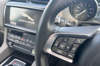 JAGUAR F-PACE  2.0d Portfolio 5dr Auto AWD Estate