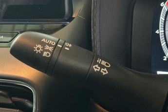 NISSAN JUKE  1.0 DiG-T N-Connecta 5dr DCT Hatchback