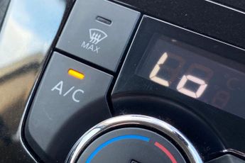 NISSAN QASHQAI  1.3 DiG-T 160 Acenta Premium 5dr DCT Hatchback