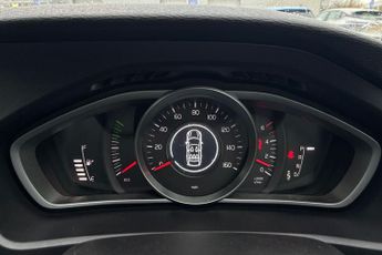 VOLVO V40  D2 [120] Momentum Nav Plus 5dr Geartronic Hatchback