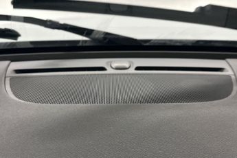 VOLVO XC40  2.0 B4P R DESIGN 5dr Auto Estate