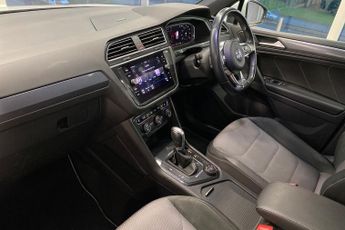 VOLKSWAGEN TIGUAN  2.0 TDi 150 4Motion R Line 5dr DSG Estate