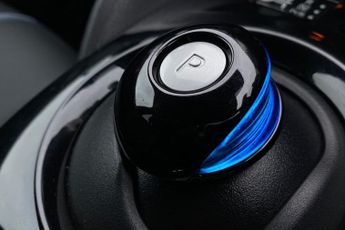 NISSAN LEAF  110kW Tekna 39kWh 5dr Auto Hatchback